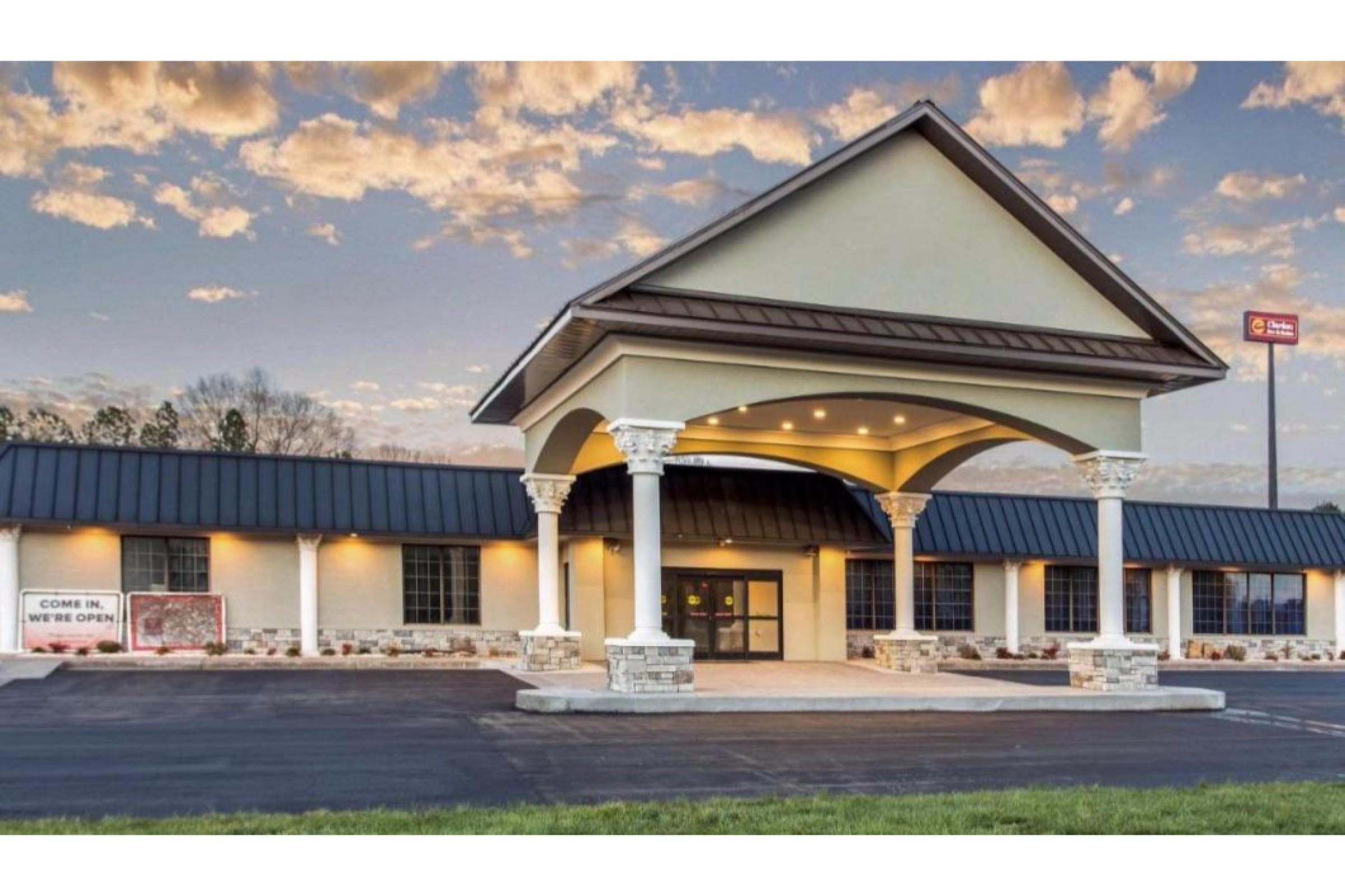 Days Inn And Suites By Wyndham Oxford Exterior photo