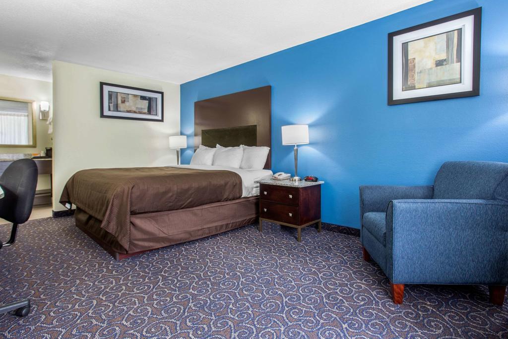 Days Inn And Suites By Wyndham Oxford Exterior photo