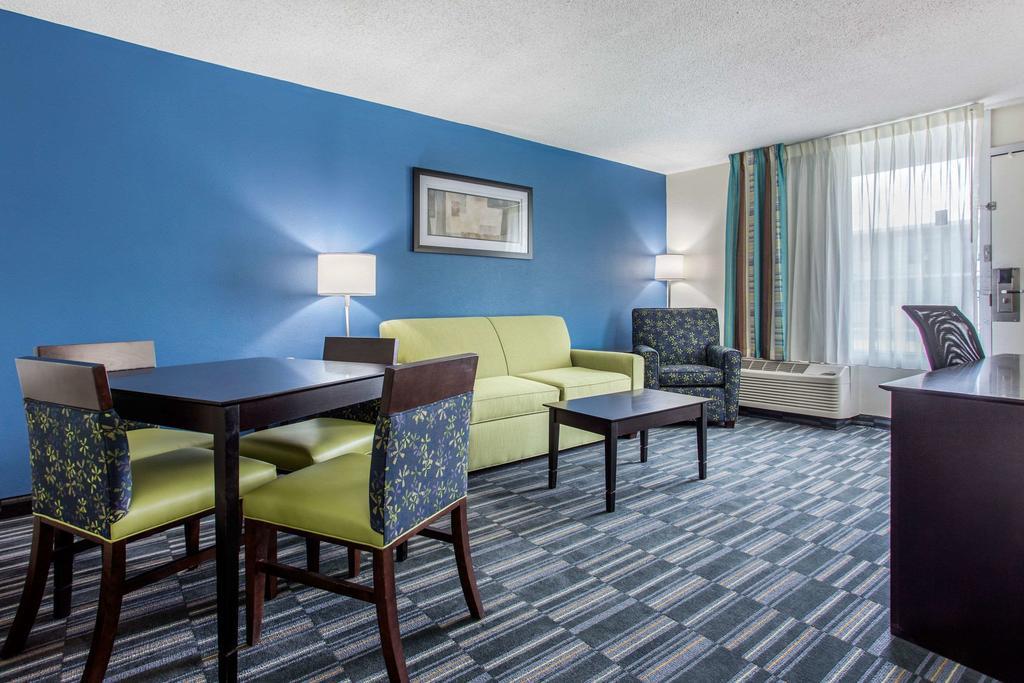 Days Inn And Suites By Wyndham Oxford Exterior photo