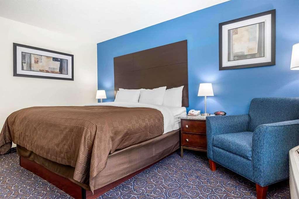 Days Inn And Suites By Wyndham Oxford Room photo