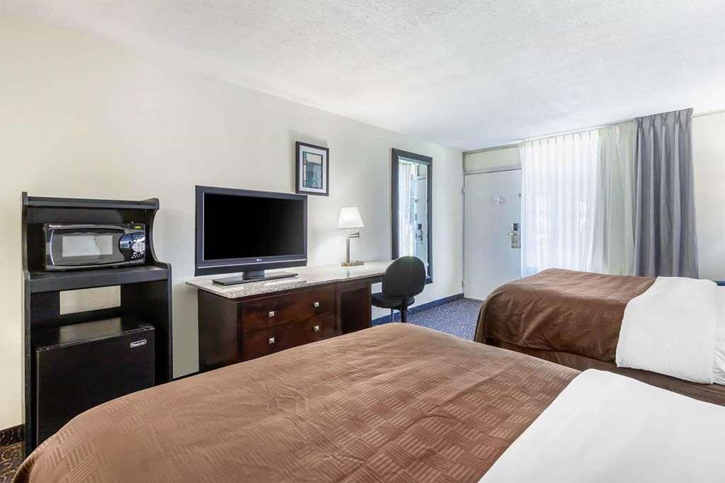 Days Inn And Suites By Wyndham Oxford Room photo