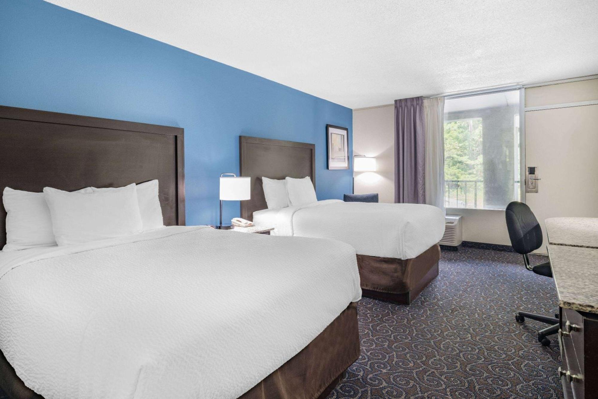 Days Inn And Suites By Wyndham Oxford Exterior photo
