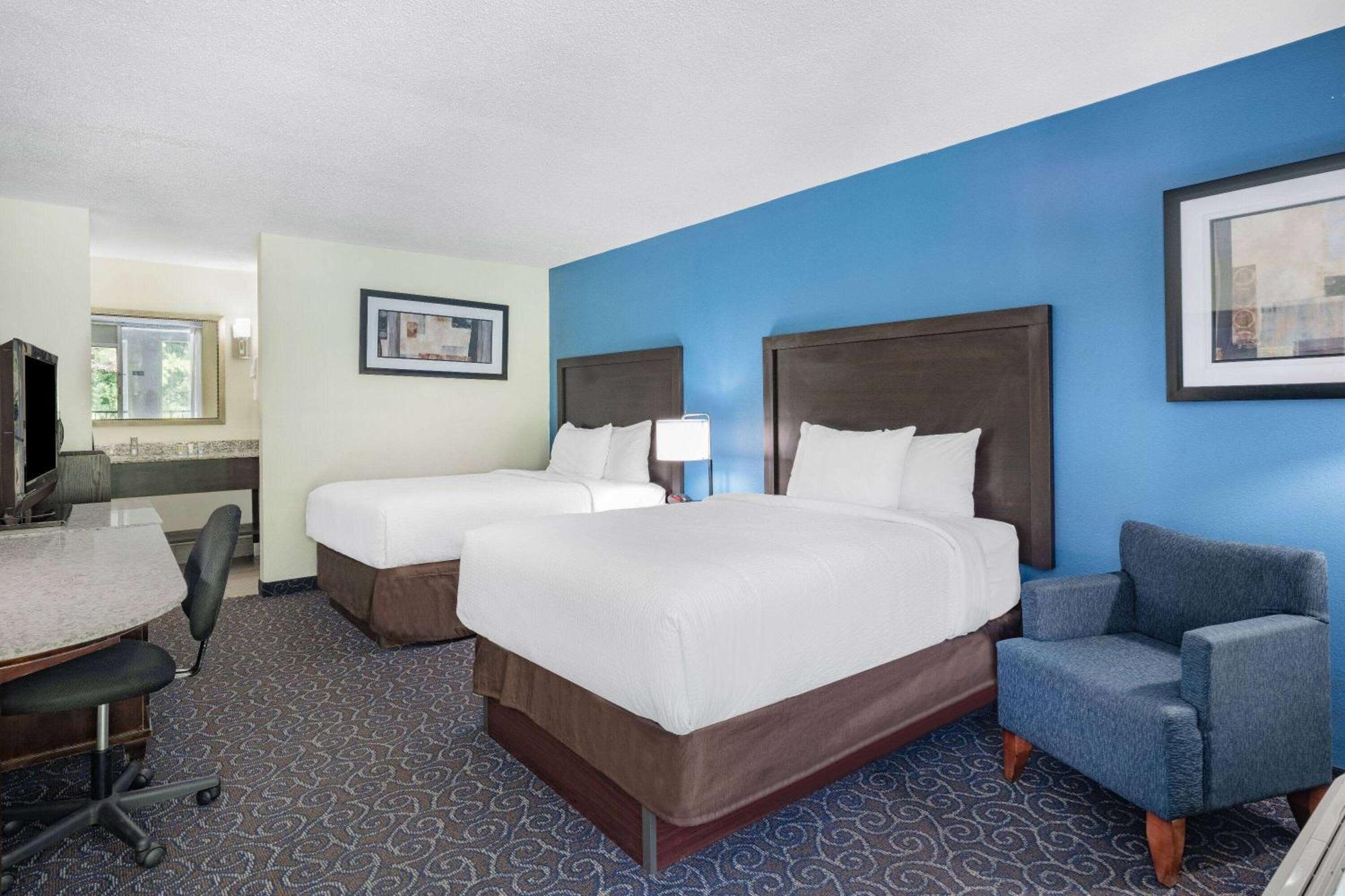 Days Inn And Suites By Wyndham Oxford Exterior photo