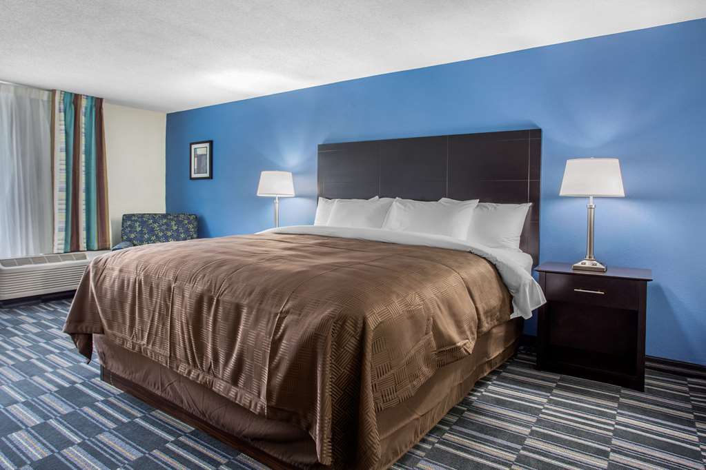 Days Inn And Suites By Wyndham Oxford Room photo